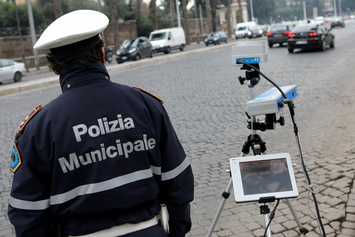 Limiti di velocità nelle città italiane: restrizioni agli Autovelox e diritti dei cittadini