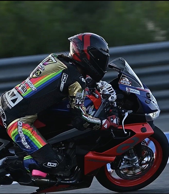 ACD21140-B894-4EB7-9BCB-B5D556EA1507