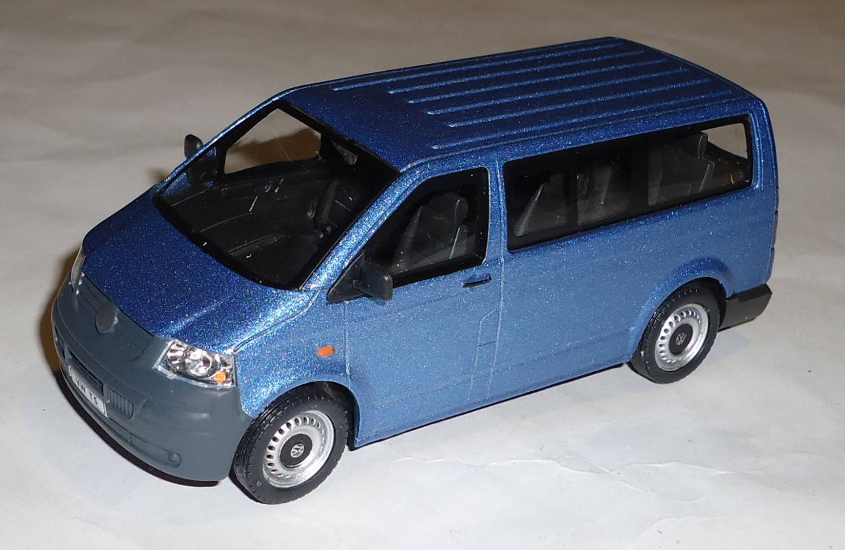 Volkswagen-T5 Transporter Bus