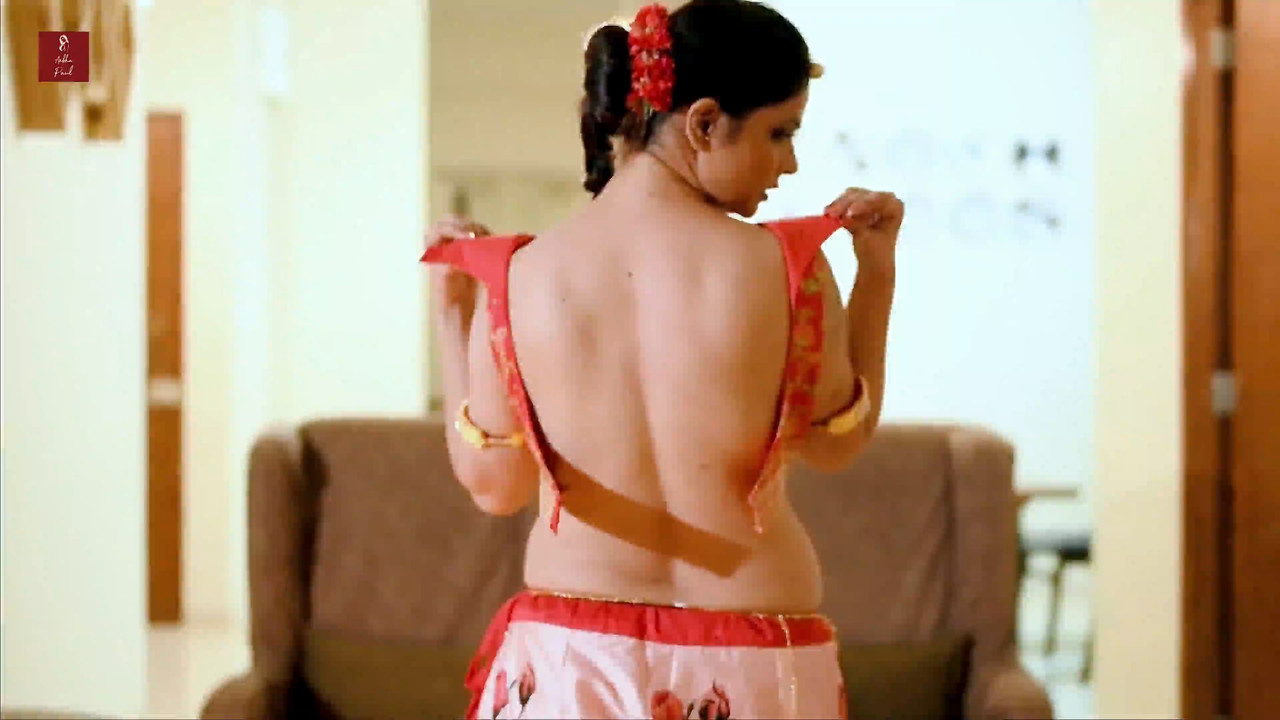 Diwali Surprise Aabha Paul 720p_x-matroska.mkv_snapshot_01.32_[2021.11.05_11.56.28]