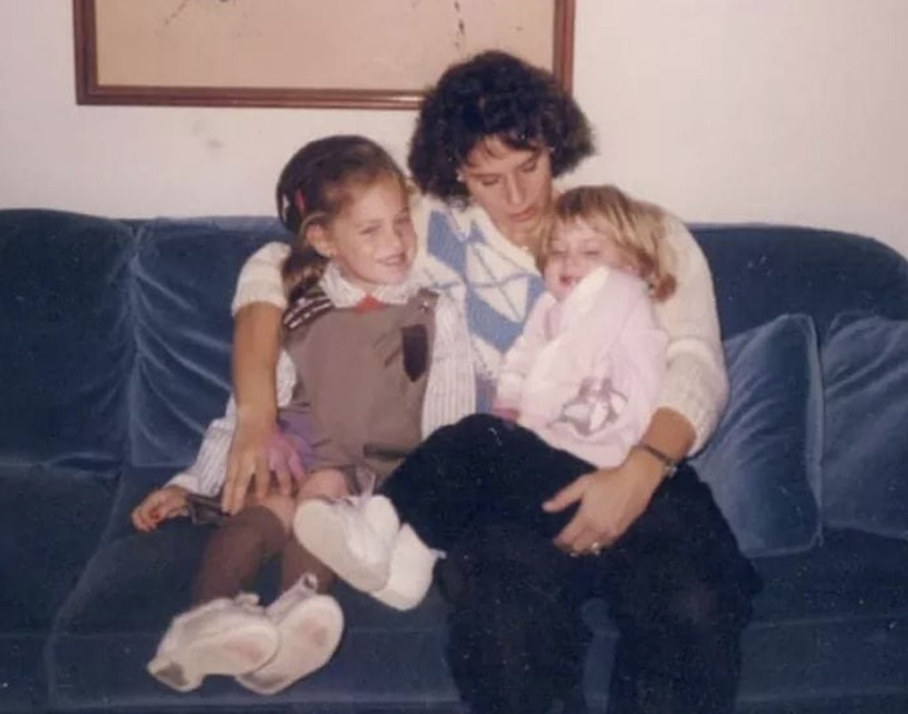 Lauren Baer with her mother and sibling in her childhood