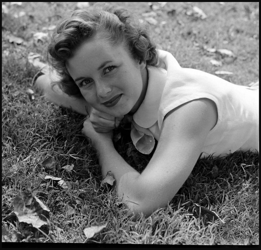Debbie_Reynolds_b22