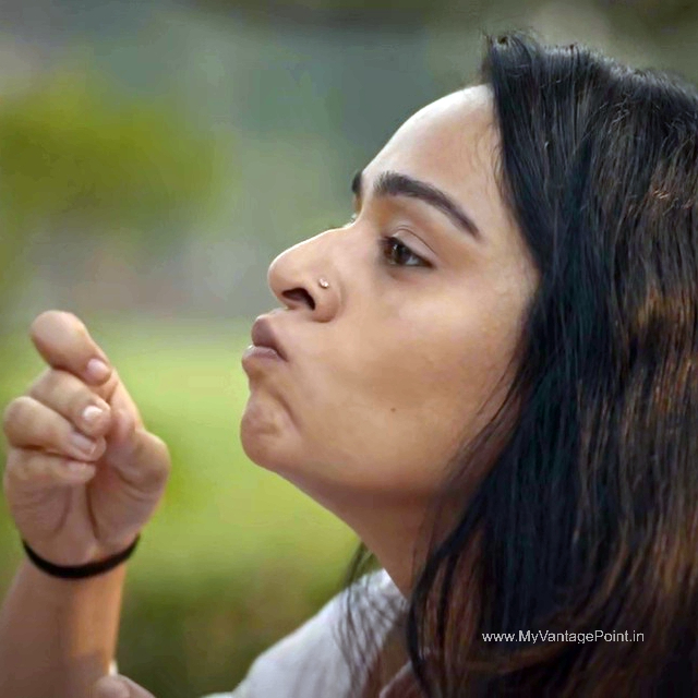 gol-gappe-eating-apoorva-arora-in-family-aaj-kal-2024