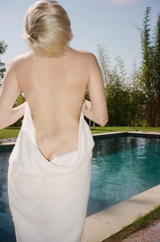 miley-cyrus-sexy-leaked-pics-april-2016-8