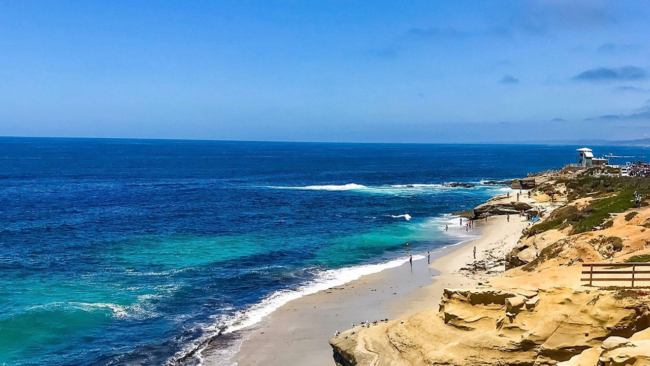 Menikmati Keindahan Laut dan Pasir Putih di Pantai La Jolla Shores