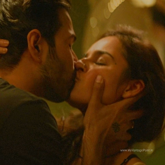 hot-kiss-scene-of-angira-dhar-as-avni-in-saas-bahu-aur-flamingo