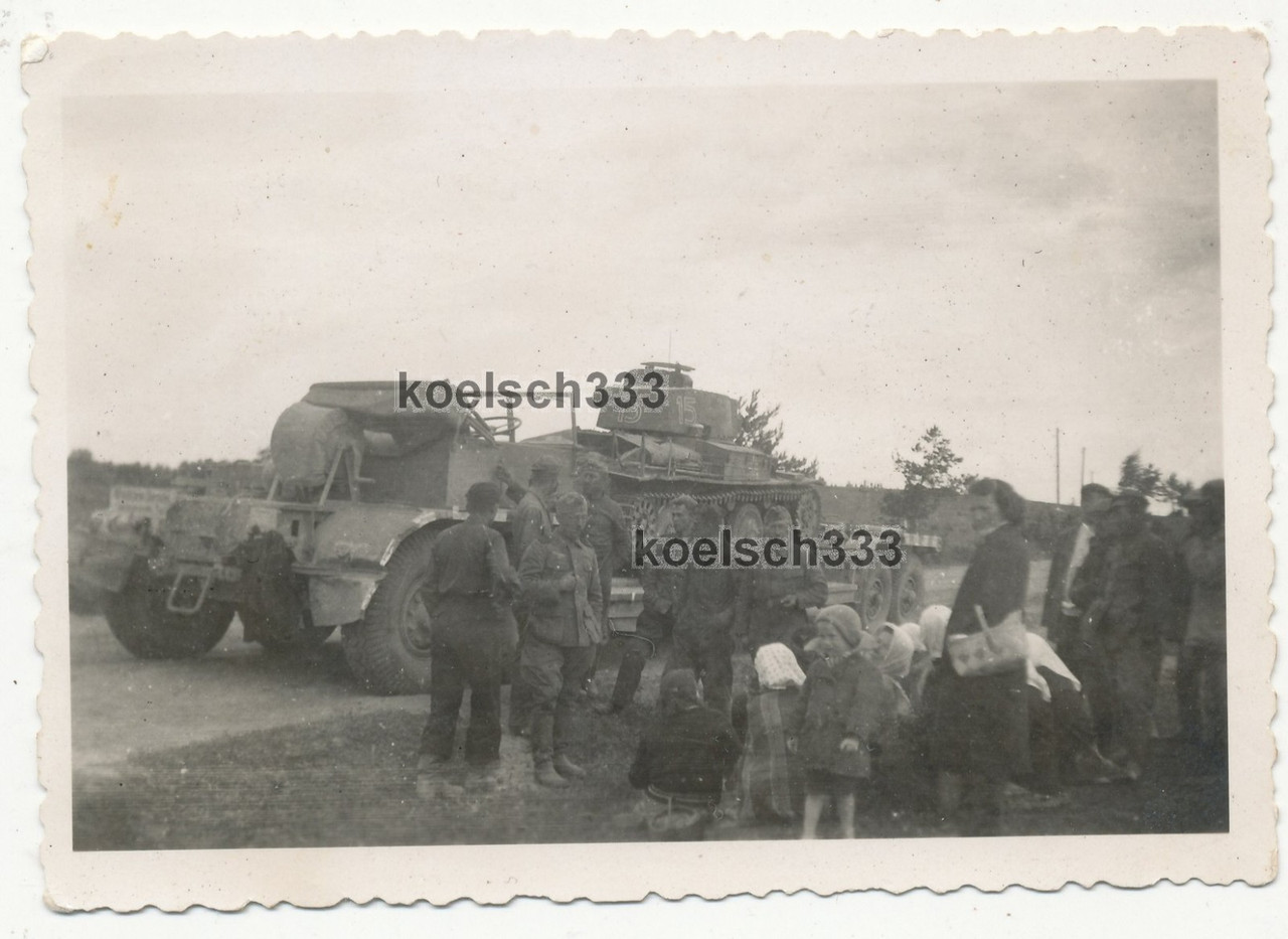 Foto Panzer 38(t) auf Sonderanhänger 116 auf dem Weg in die Feldwerkstatt 1941