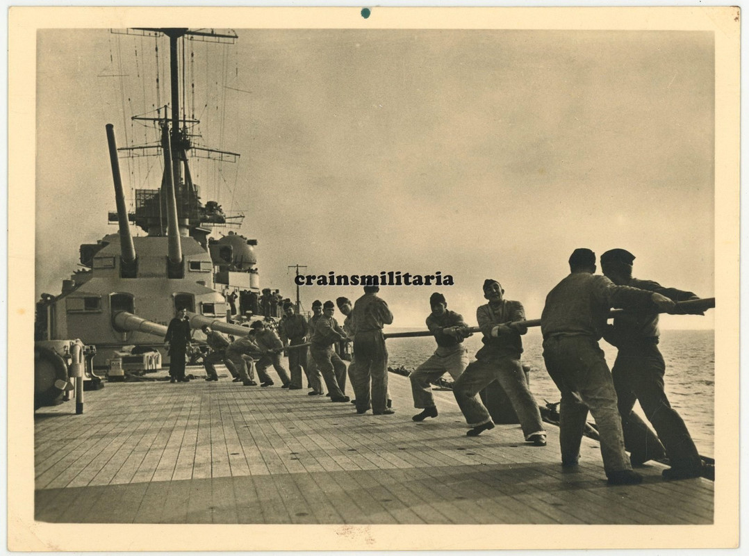 Orig. Foto schwere Kreuzer Prinz Eugen Matrosen beim Geschütz - Schiff Ostsee