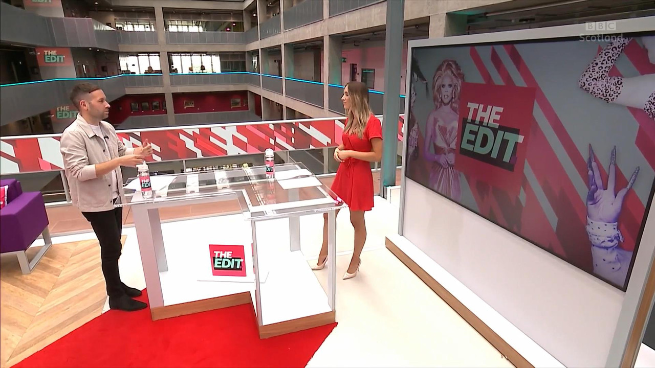 07.10 - 19.15.00 - The Edit  ᴺᵉʷ. Entertainment News And Chat With Am...-1.mp4_snapshot_00.55_[2021.