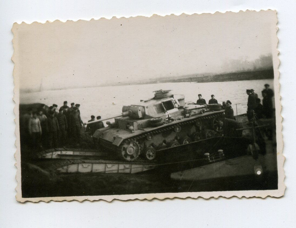 Foto Panzer III auf Fähre Belgien 1943