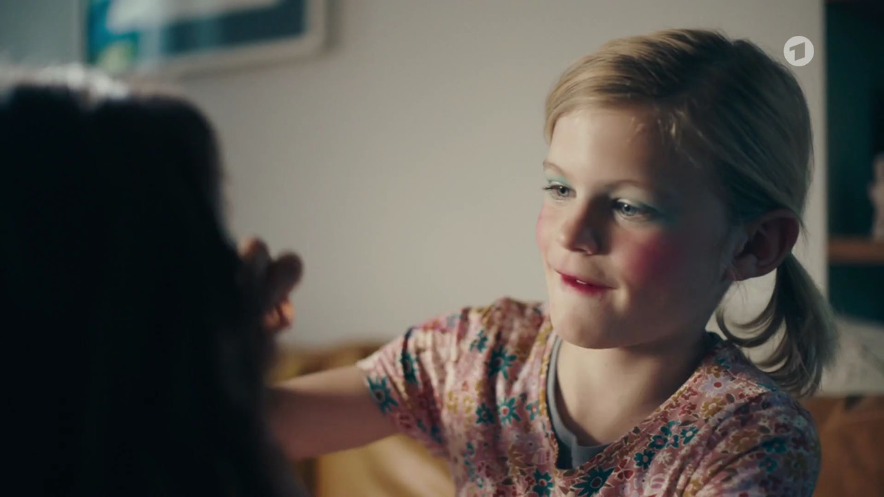 Einfach Nina (2022)_00_24_08_00_96