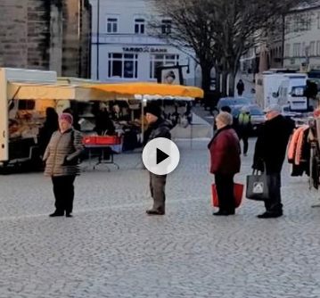 Gotha: Menschenschlange ins Nichts