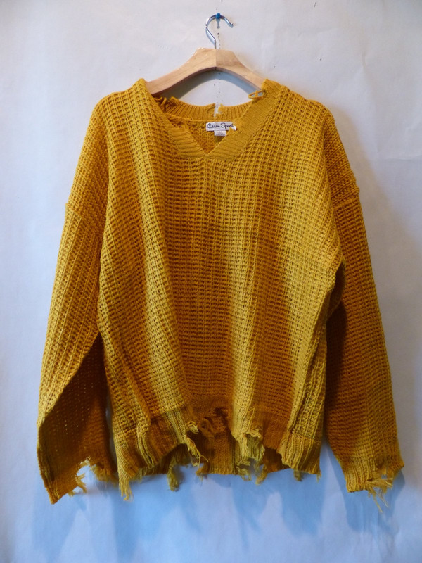 CAREN SPORT WOMENS V NECK DESTRUCTED SHAKER SWEATER IN MUSTARD SIZE 3X