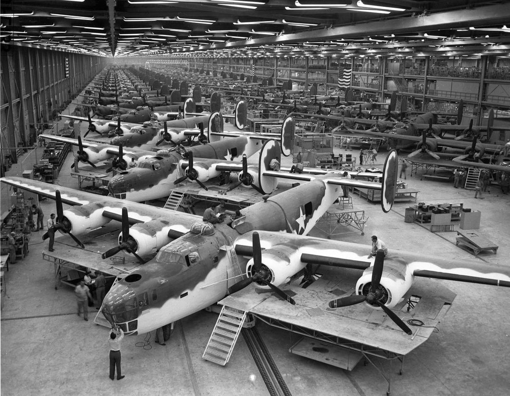 B-24-D-Liberators-Fort-Worth-Texas.jpg