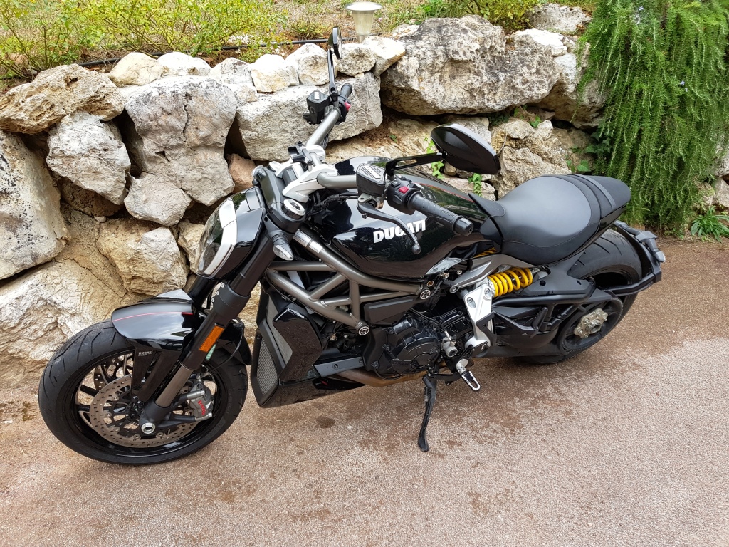 latéral gauche dessus