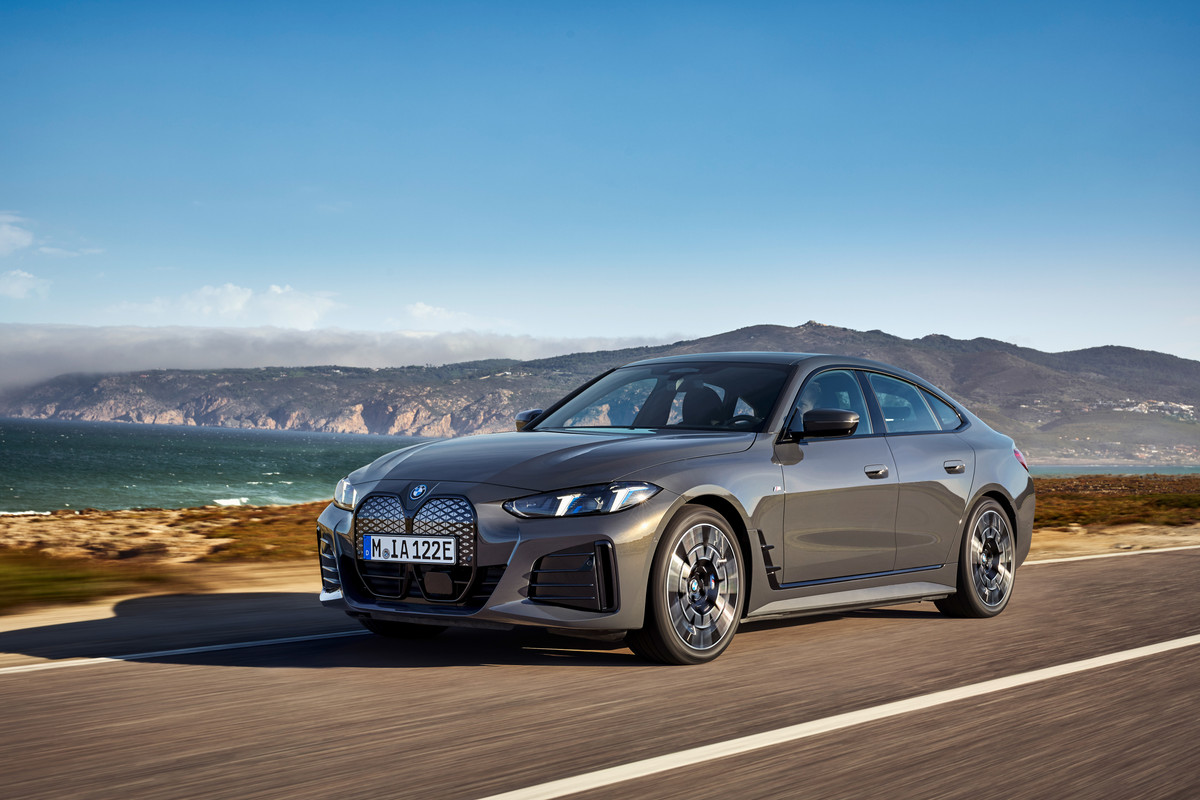 P90546610_highRes_the-new-bmw-i4-e-dri