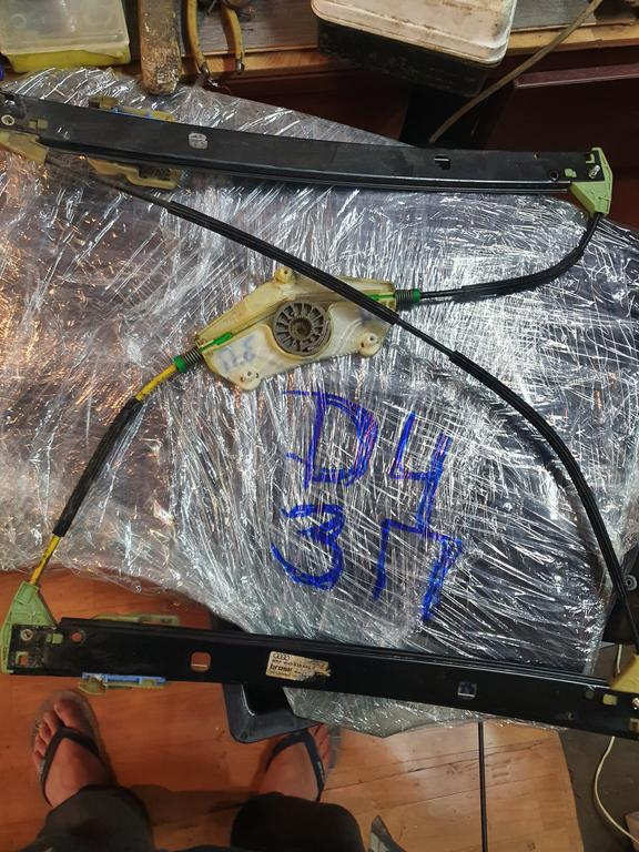 Стеклоподъемник передний левый