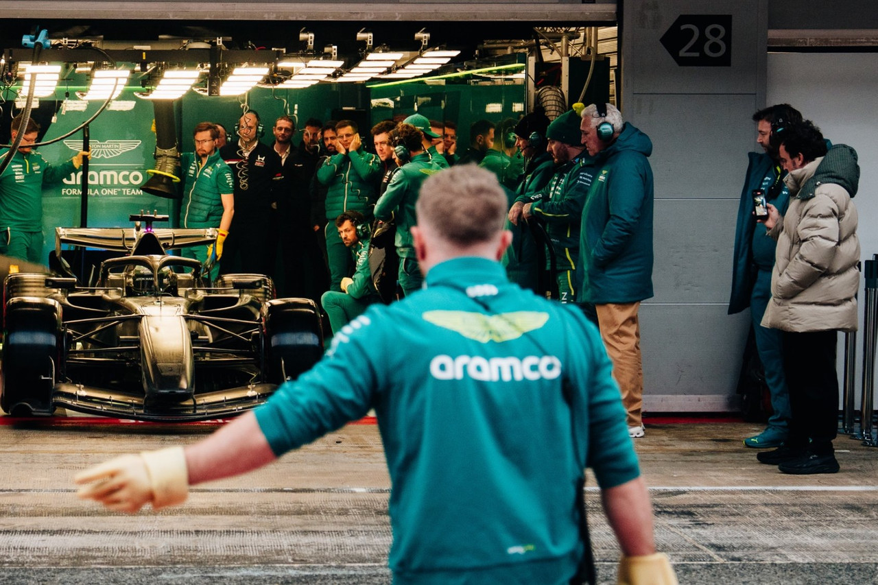 G-2n-Kxj-Wg-AA-6OO-format-jpg-name-large