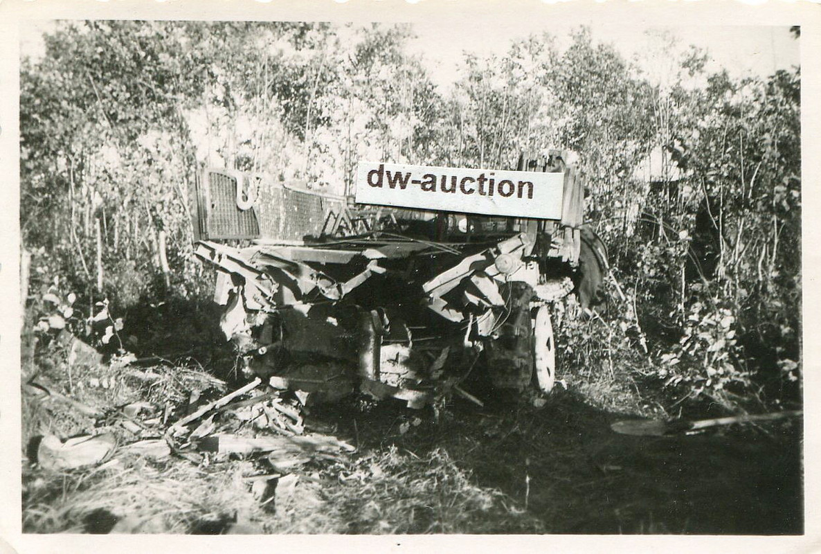 Sturmgeschütz Abt. , zerstörtes SdKfz Halbkette 