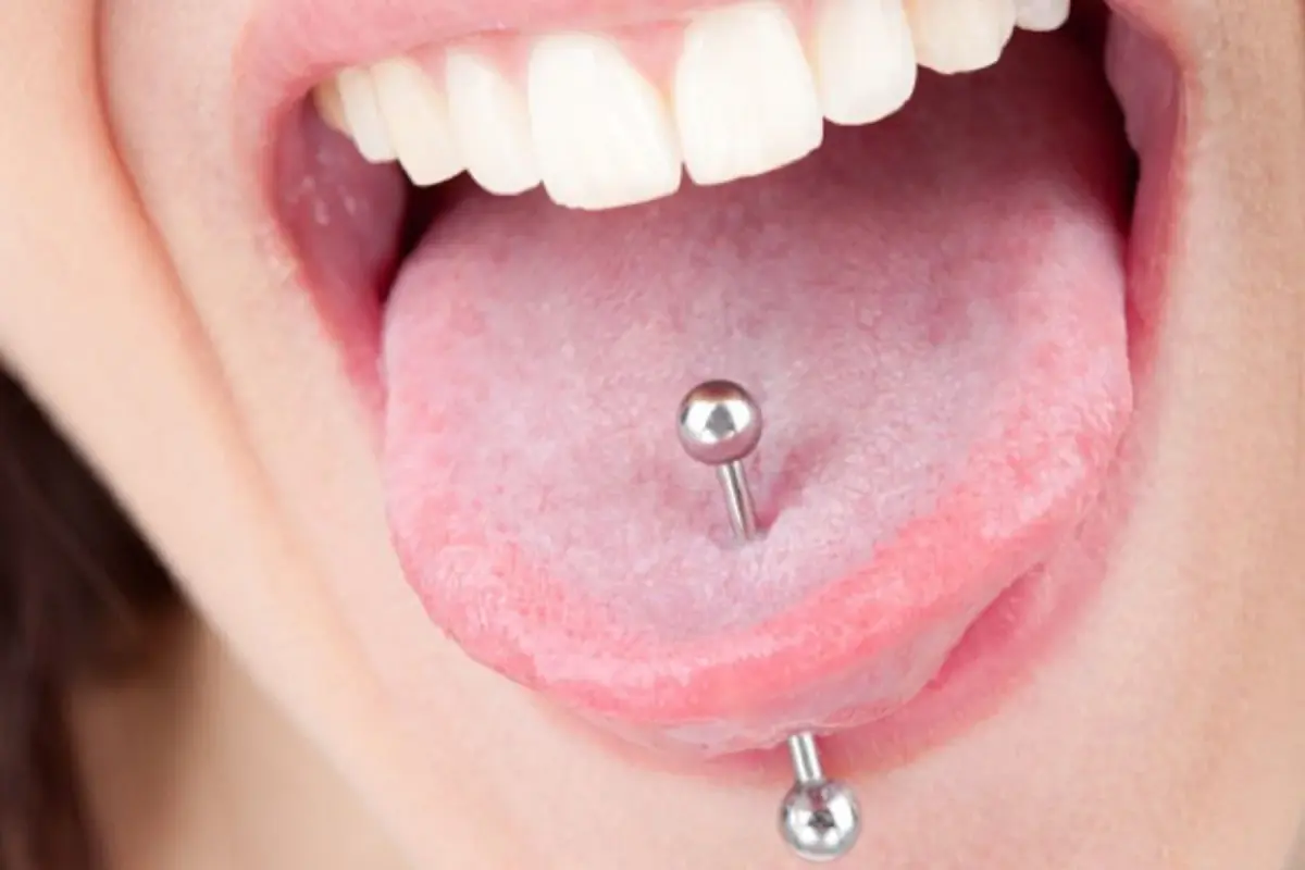 How to clean horizontal piercings (step by step)