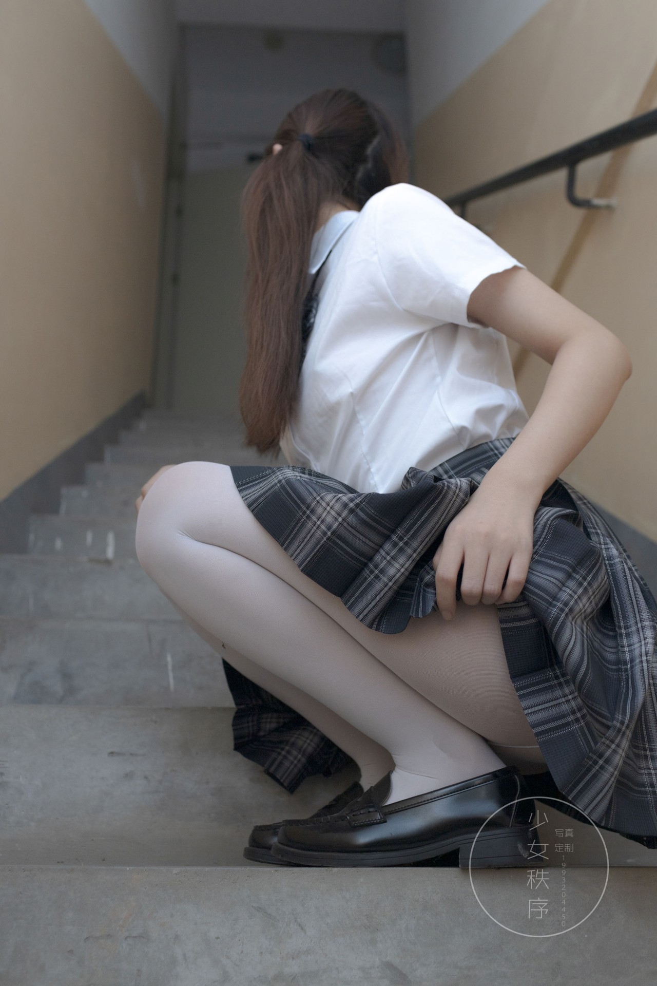 少女秩序r18《内部定制 003》，一双白丝诱脚，让男人想吃的感觉插图5