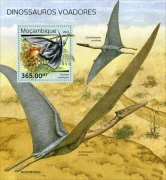 https://i.postimg.cc/tZh14k5P/Mozambique-2022-Flying-Dinosaurs-Stamp-Souvenir.webp