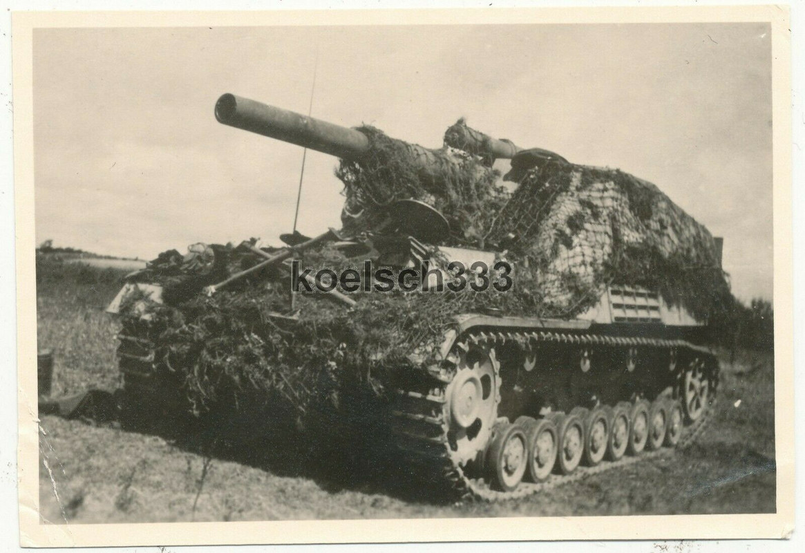 Foto Panzerhaubitze Hummel mit feldmäßiger Tarnung Wehrmacht Panzer Sd.Kfz. 165