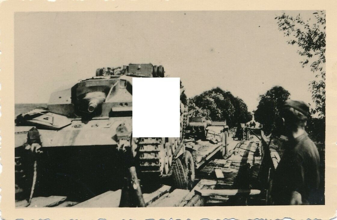 Panzer Sturmgeschütz StuG auf Bergeanhänger