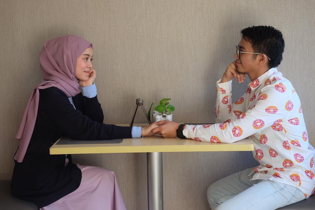 Lesti Andryani merupakan penyanyi jebolan ajang pencarian bakat D’Academy. Dia menjalin kasih dengan Rizki Dangdut Academy (DA).