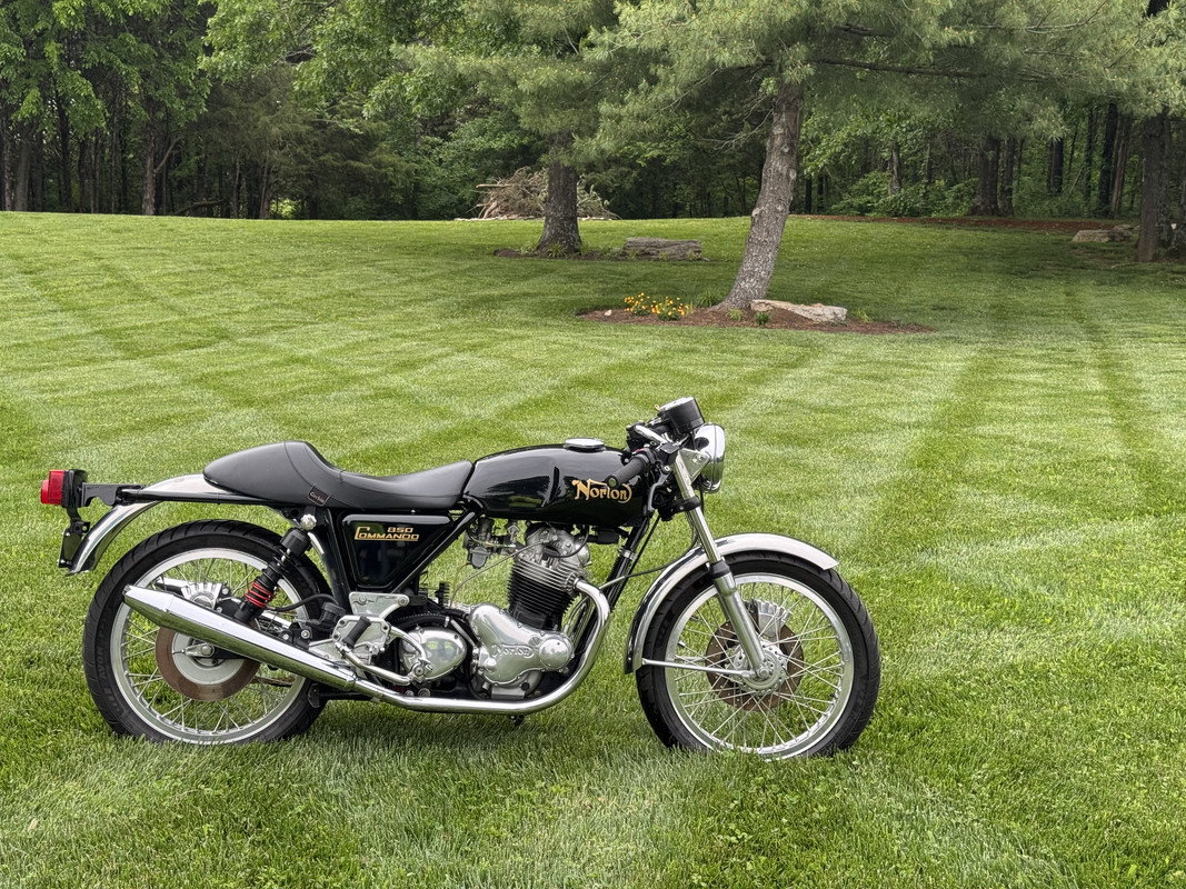 Pictures of your Norton Commandos