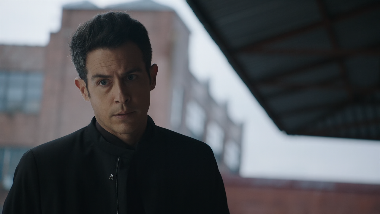 FBI.S03E01.Never.Trust.a.Stranger.1080p.10bit.AMZN.WEB-DL.DDP5.1.HEVC-Vyndros.mkv_snapshot_07.35_[20