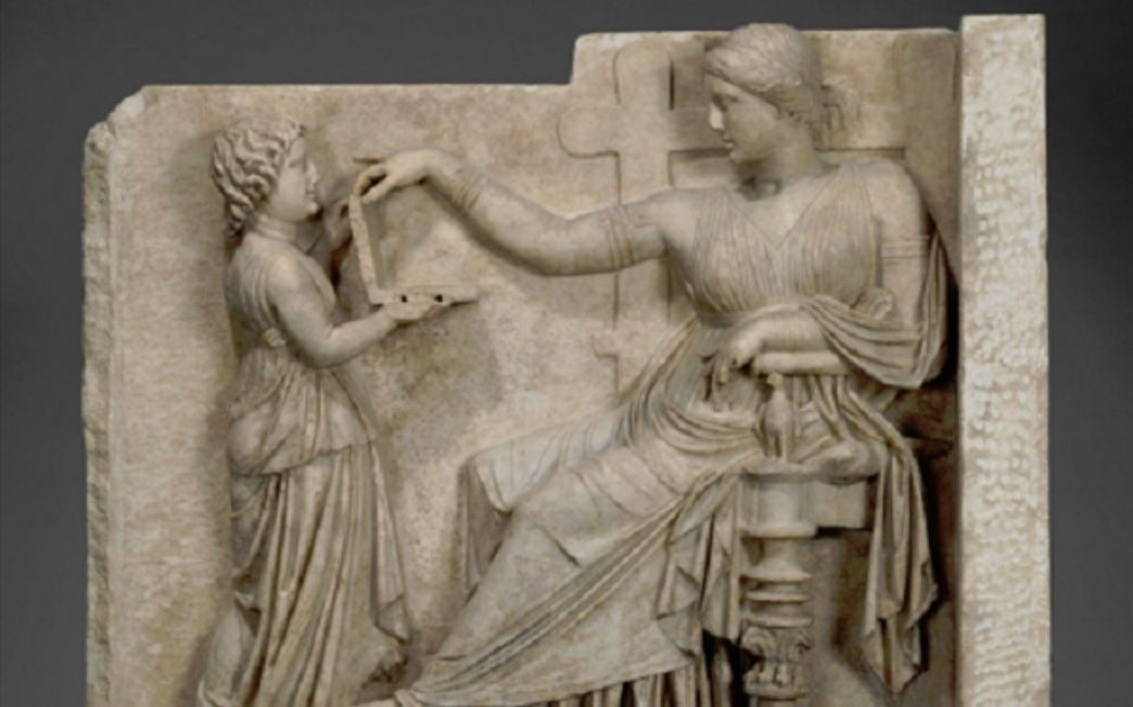 Viaggi nel Tempo: PC portatile in un Naiskos dell'Antica Grecia