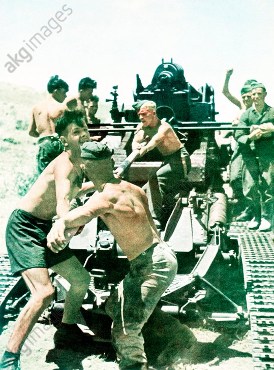 Mörser 18 – the 21cm heavy howitzer was used by independent artillery battalions and batteries. It w