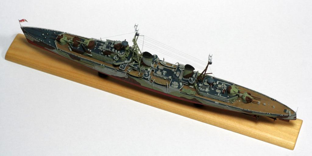 Croiseur HMS Naiad 1940 [Flyhawk 1/700°] de Yves L. 5