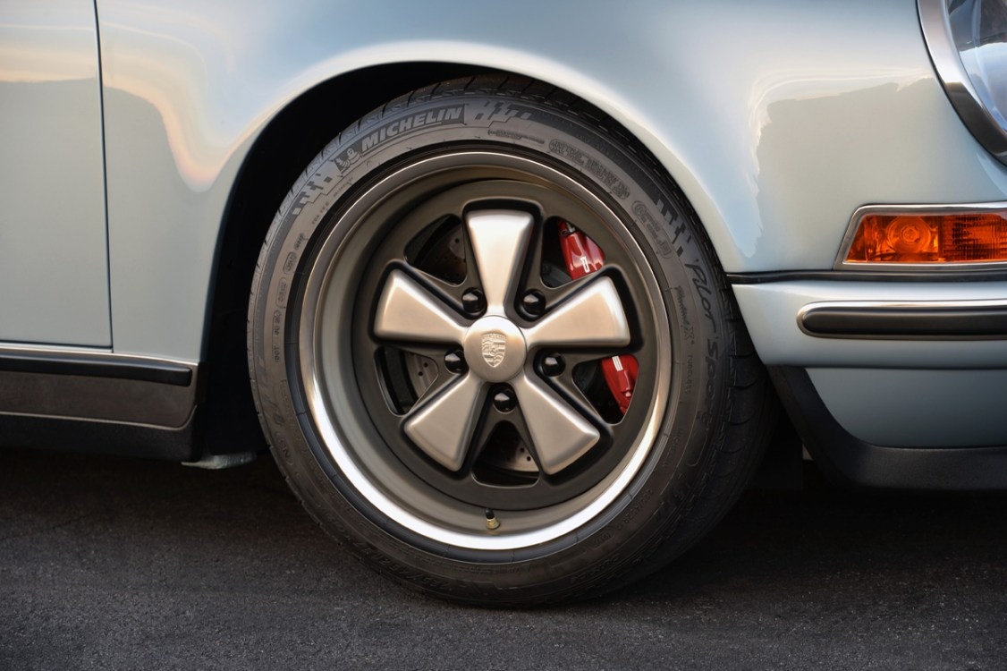 Singer-Porsche-911-Carrera-2-Vir3.jpg