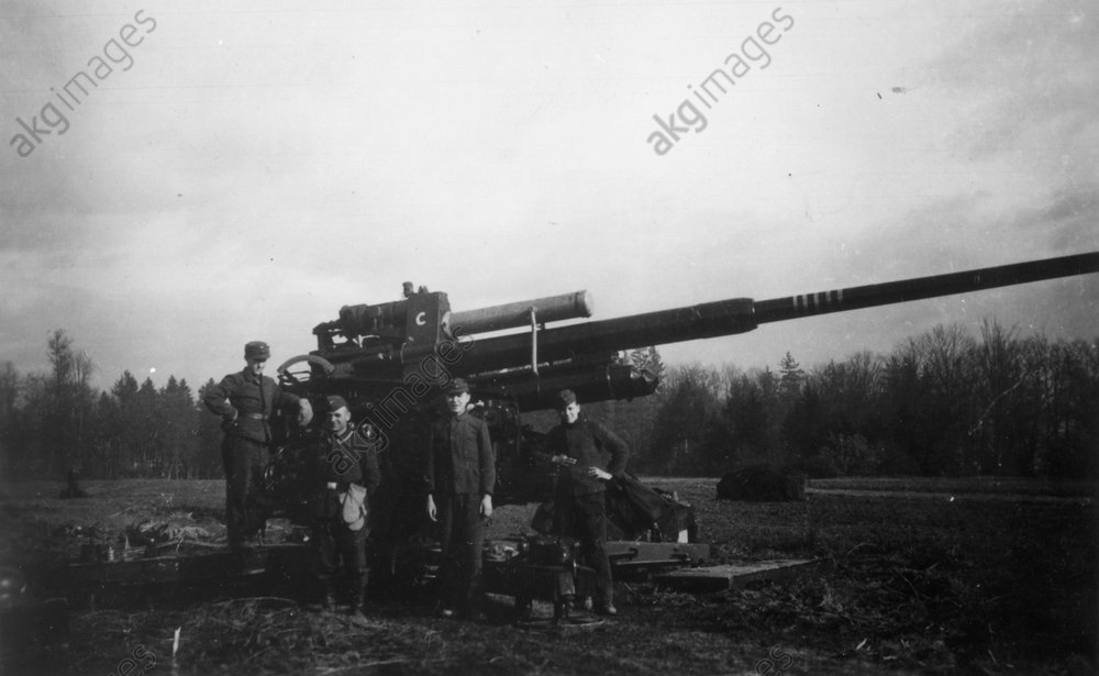 Hitlerjugend am Flakgeschütz 1944
