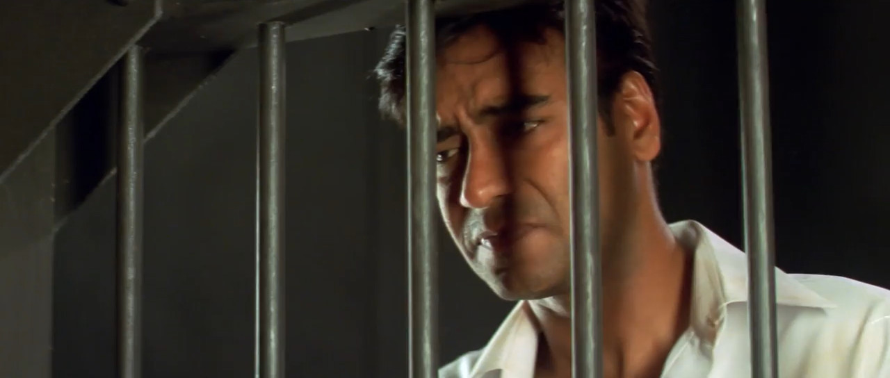 Deewangee 2002 WebRip [Hindi] 480p 720p ESub Screenshot