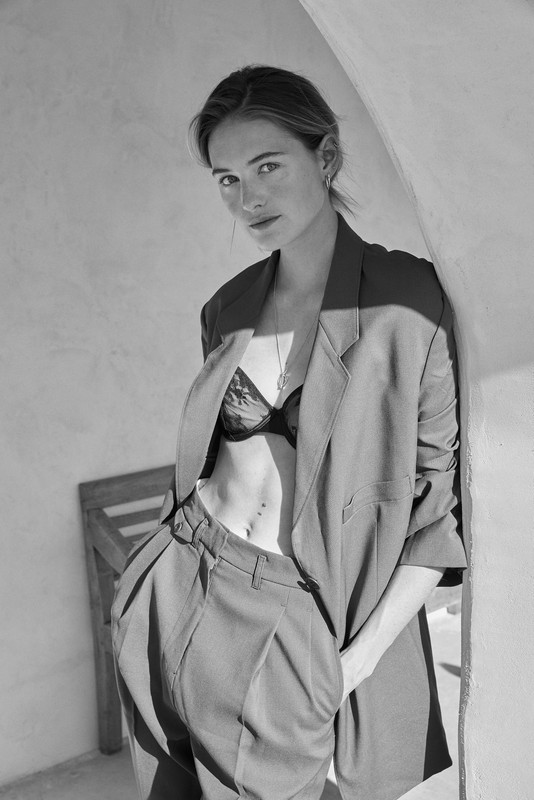 02ROSE & IVY In the Desert with Sanne Vloet The Model and Entrepreneur and Founder of Izé Skincare