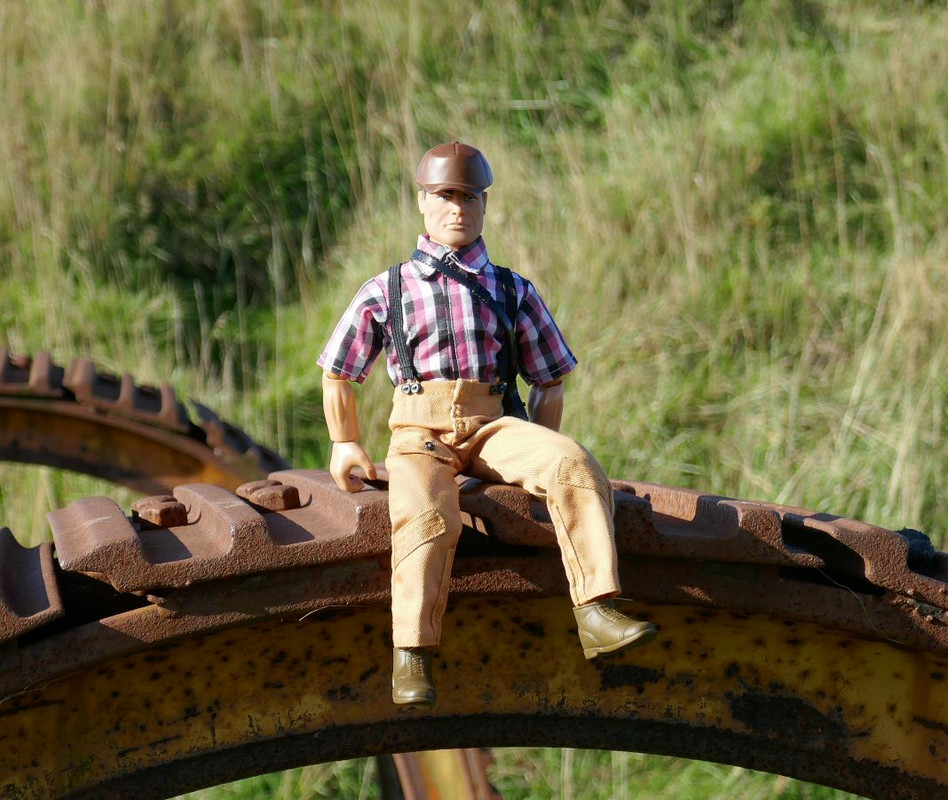 My MAMs exploring the art installation at the summit of St Ninian's East in the repurposed and renovated open cast coal mine near Kelty. E24-A4-CEF-C04-E-4905-9-DF3-21172-D646-ABF