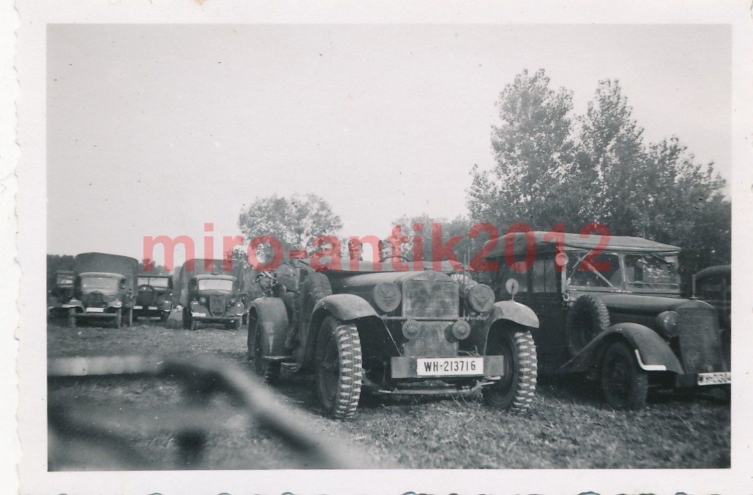 Foto, Wehrmacht, Blick auf Militärfahrzeuge,