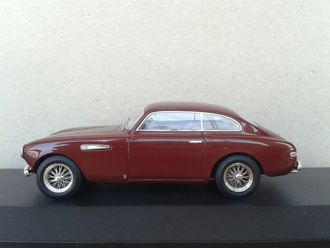 1951 Ferrari 212 Inter Vignale Berlinetta (Hot Wheels Elite) (14)