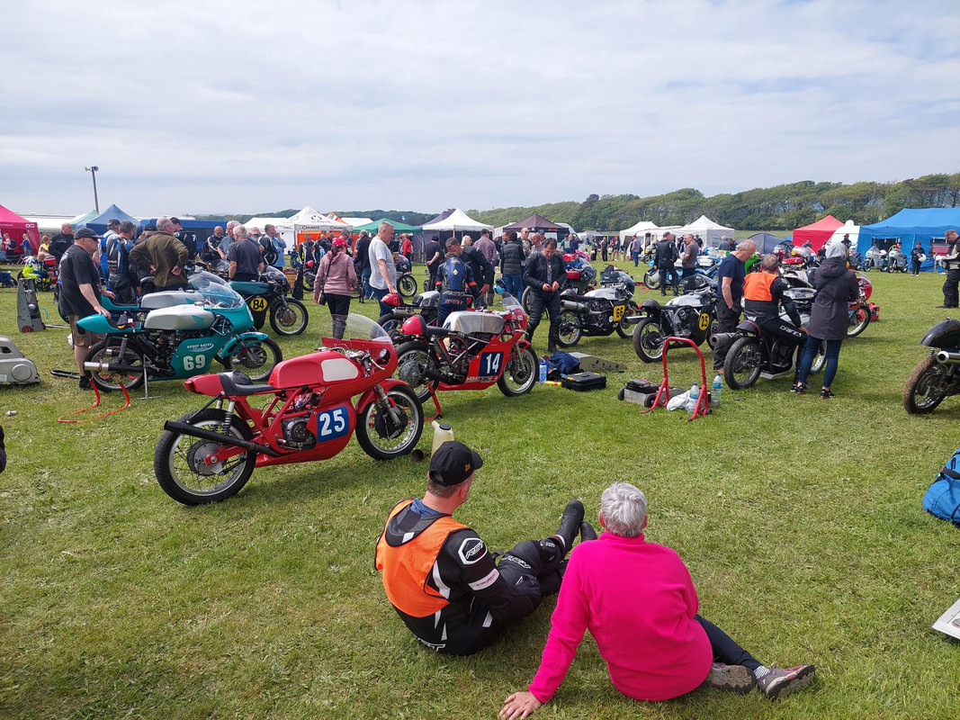 A few pics from the 2024 Pre-TT Classic races this avvie