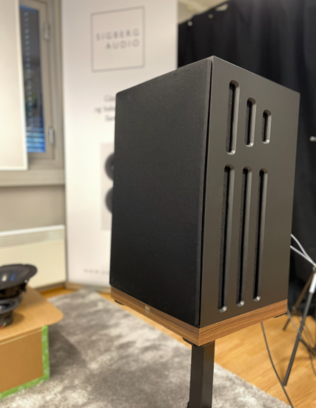 24B0FA30-7FEB-4306-858D-26AC080B2141