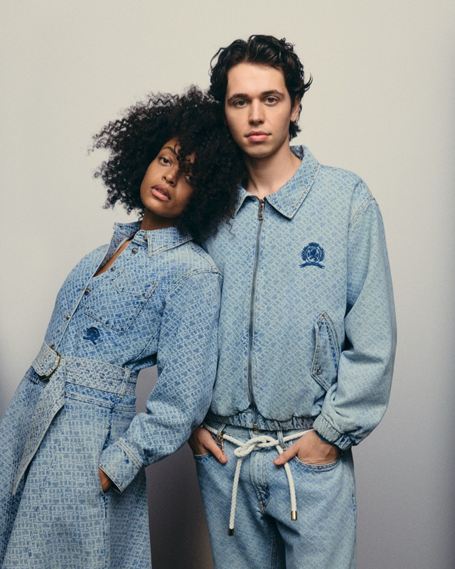 Tommy Hilfiger, la collezione SS23 Classics Reborn Tommy Hilfiger, la collezione SS23 Classics Reborn