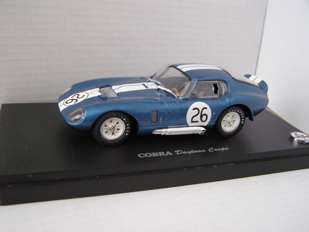 Kyosho Shelby Cobra Daytona coupe winning 1965 (2)