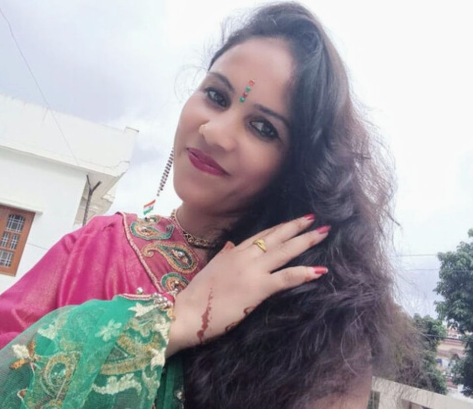 Horny Indian Girl Pussy Rubbing and Fucked