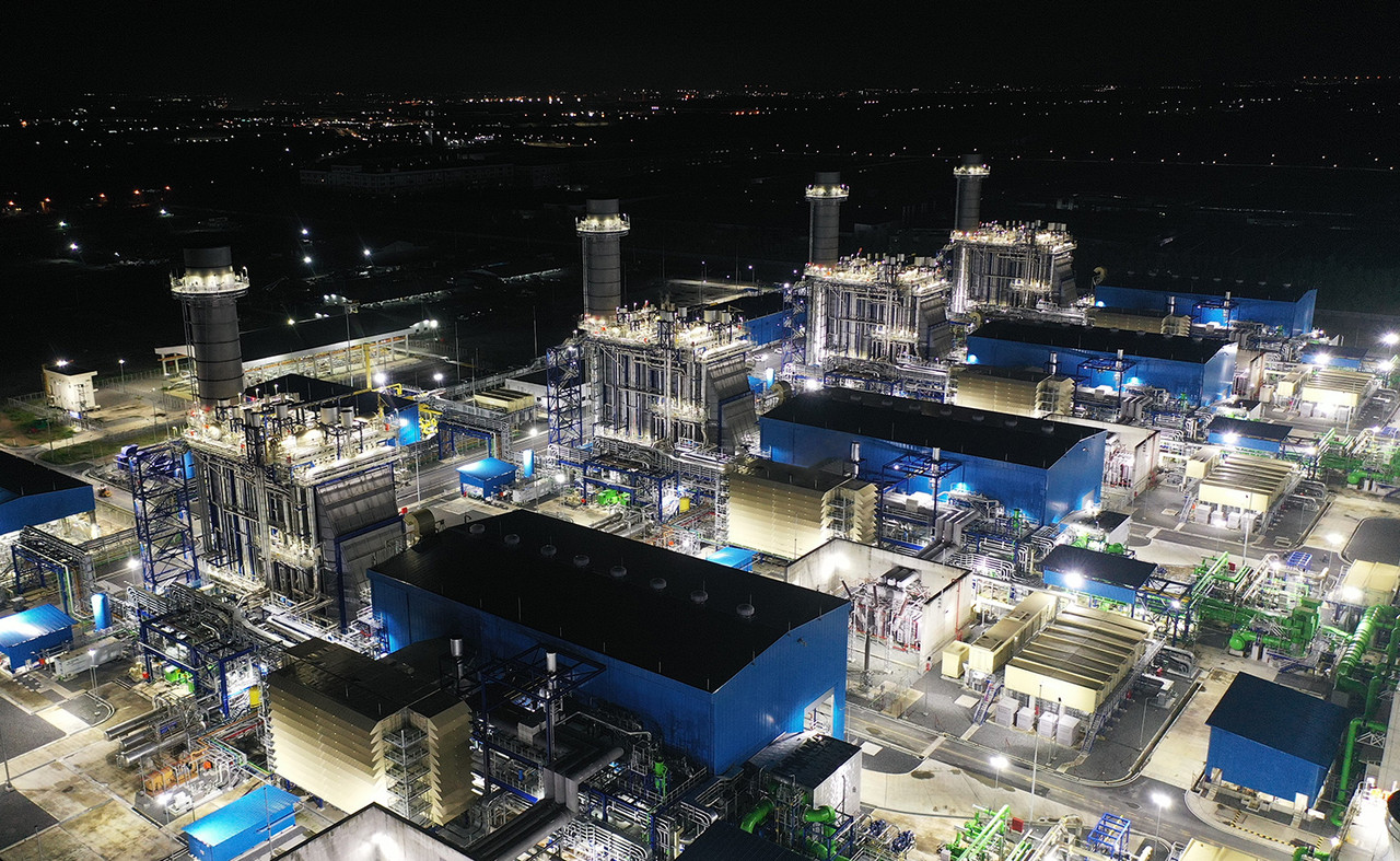 nh-1-Nh-m-y-i-n-tuabin-kh-chu-tr-nh-h-n-h-p-t-nh-Chonburi.jpg