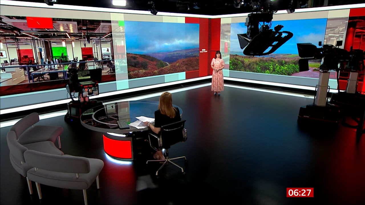 03.22 - 06.00.00 - Breakfast. The BBC's Breakfast programme features ....ts_snapshot_07.57.007