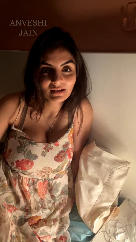Anveshi Jain Live.mp4.0019