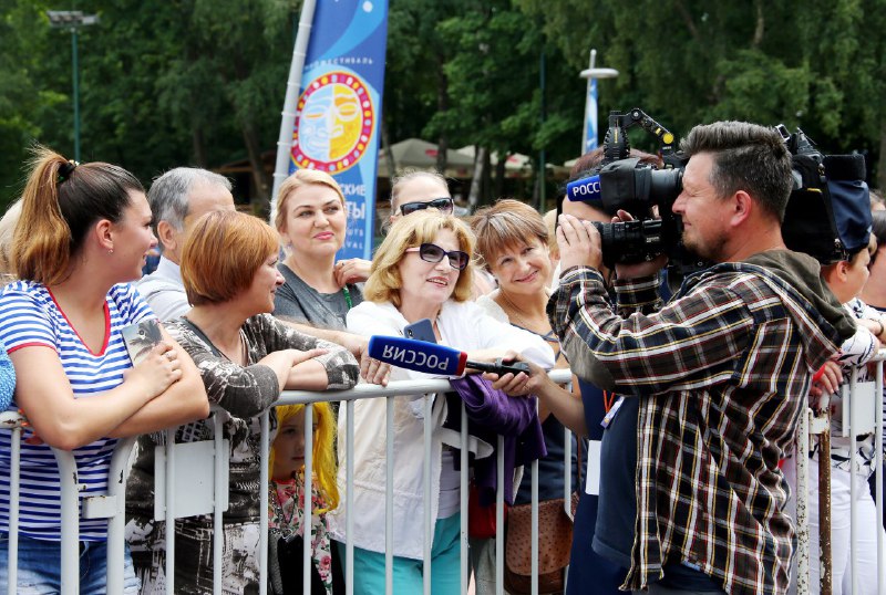 34 Многие люди давали интервью на камеру впервые в жизни